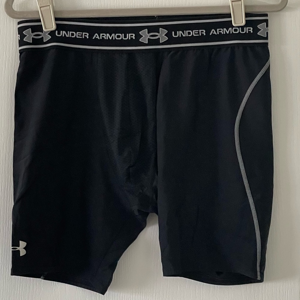 Under Armor Mens XL Compression Shorts